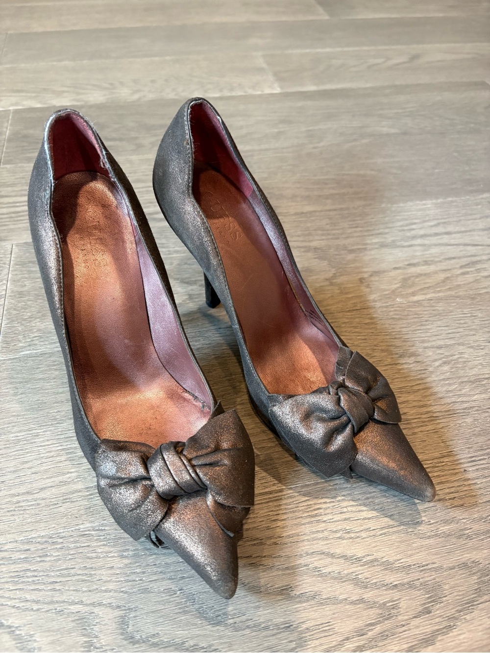 Guess by Marciano Metallic bronze Pointed-Toe Bow Pumps